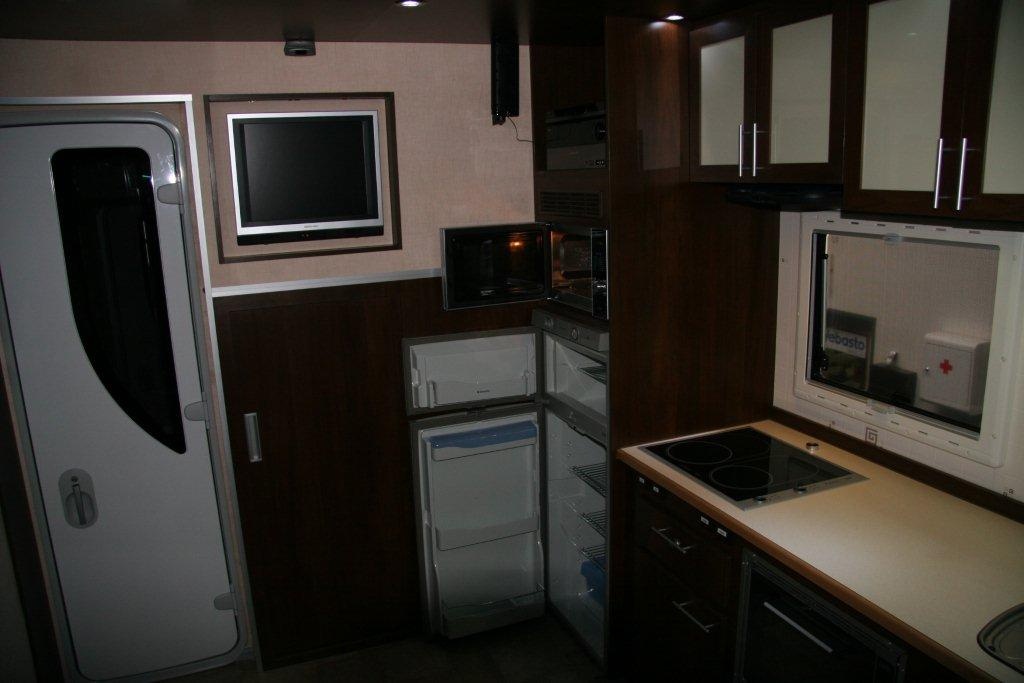 MAN TGL + obytný návěs s garáží - 4