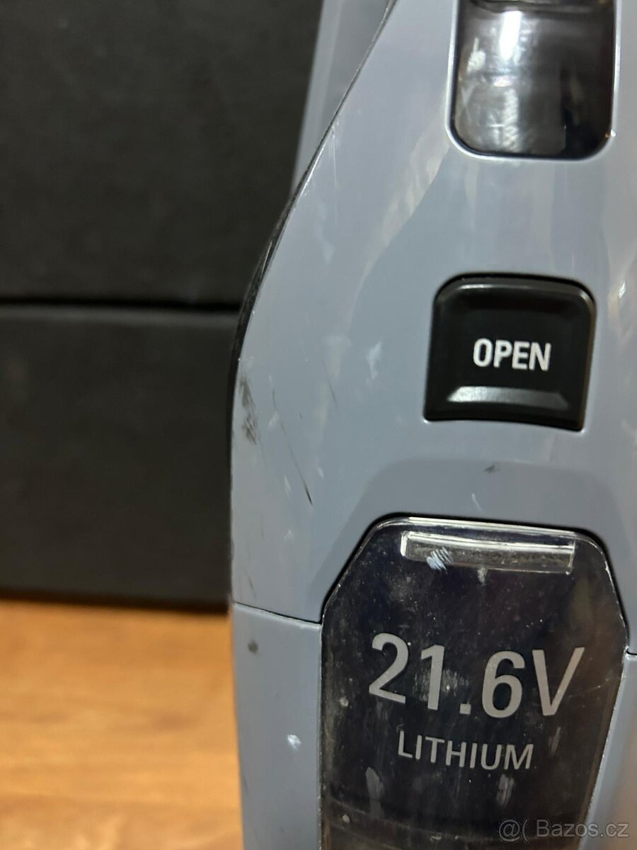 Rowenta ruční vysavač - 4