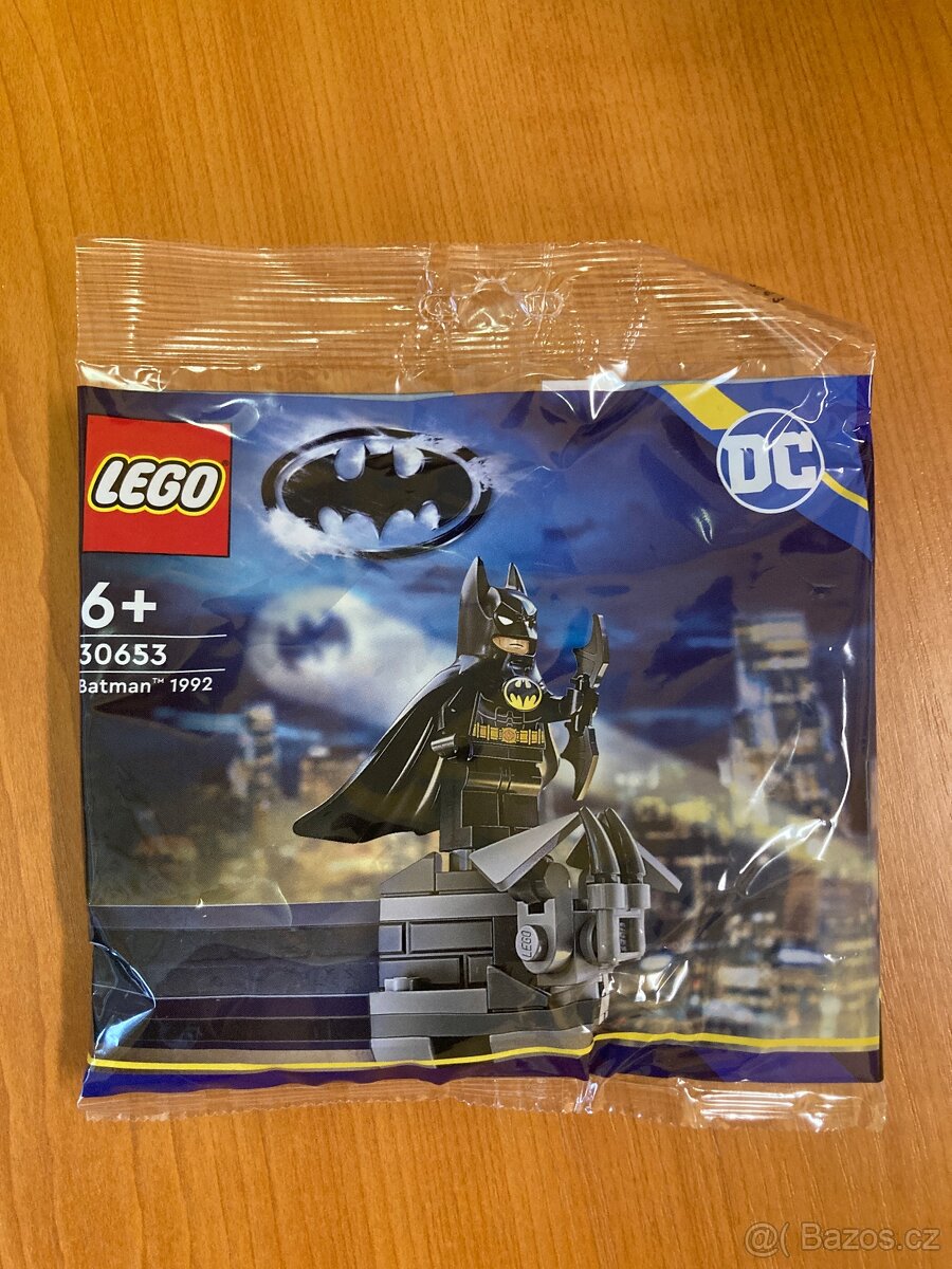 LEGO DC Comics Super Heroes 30653 Batman z roku 1992 - 4