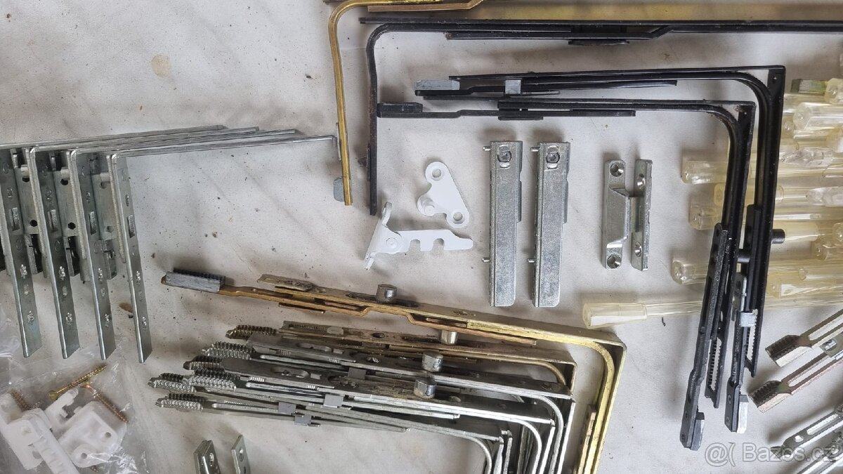 Kovani Maco -multi trend spodni roh , siegenia si , roto - 4