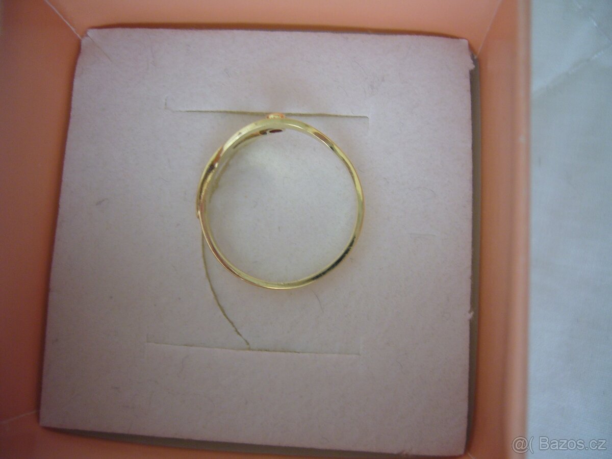 Prodám zlatý prstýnek s kamínkem - 4