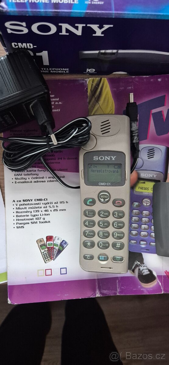 Legendarni retro mobil Sony CMD-C1 - 4