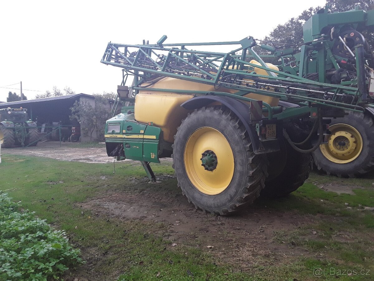 Tažený postřikovač John Deere - 4