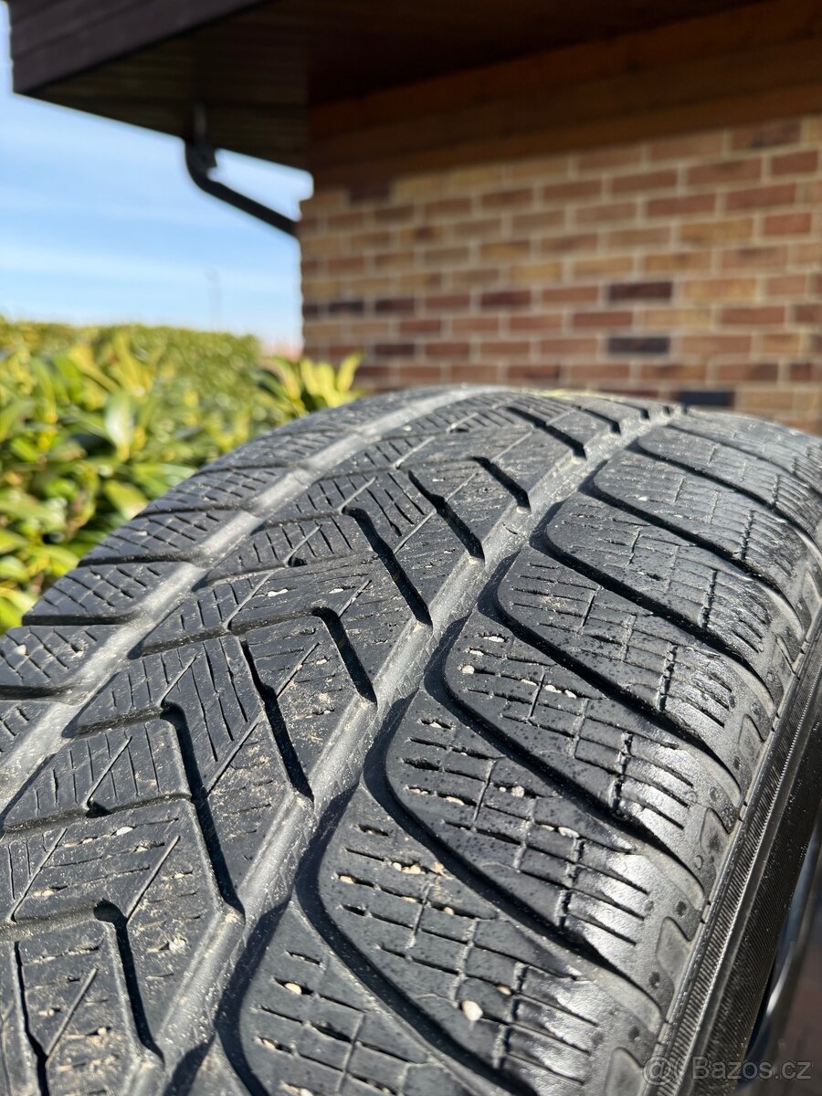255/60 R18 5x108 Pirelli sada kol