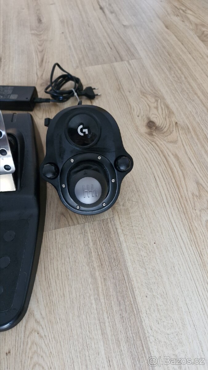 Herní volant Logitech g29 + řadící páka - 4