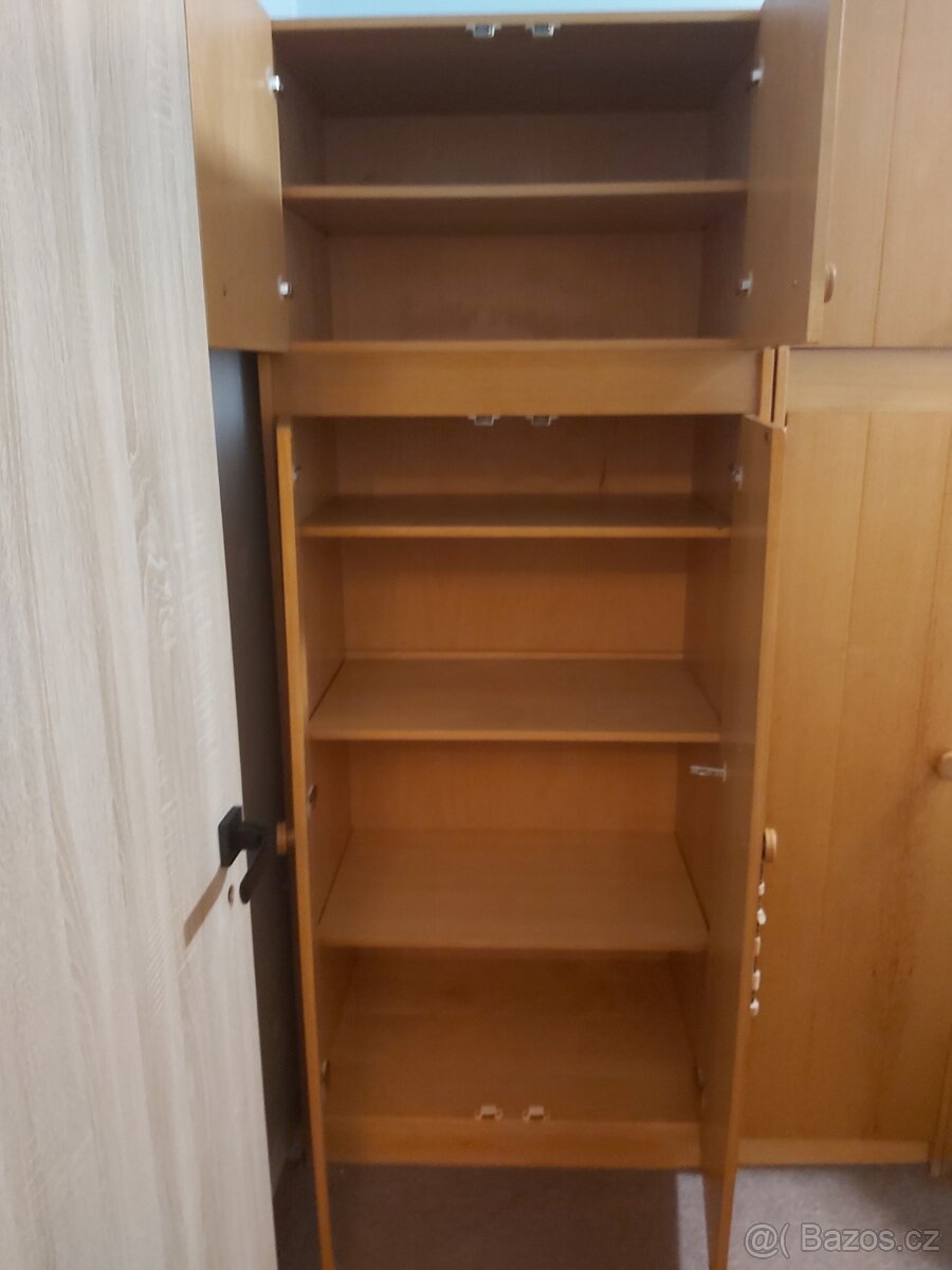 ŠATNÍ POLICOVÁ SKŘÍŇ - 4