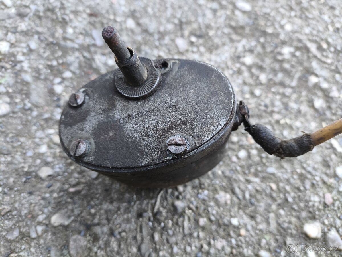 Motorek stěračů 12V - 4