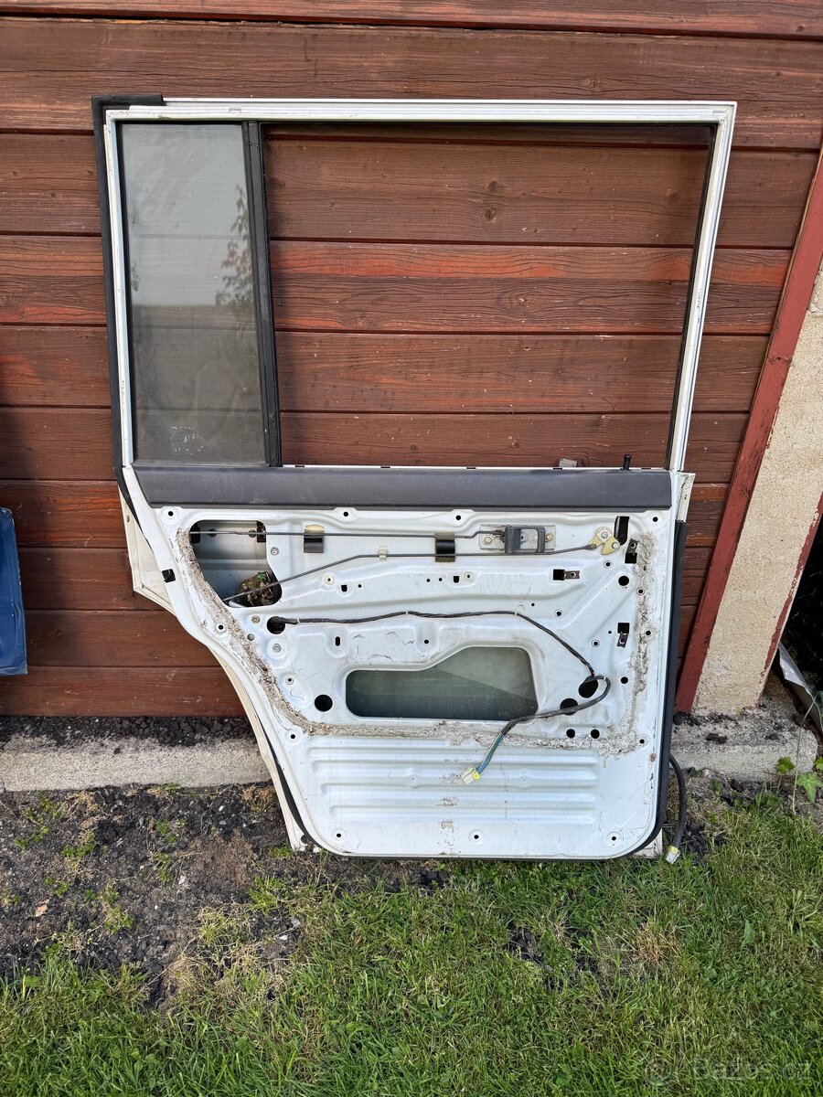 Nissan patrol Y60 zadní dveře, kapota