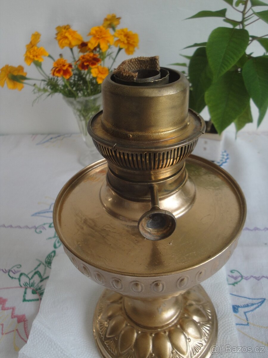 stará plechová petrolejka - 4