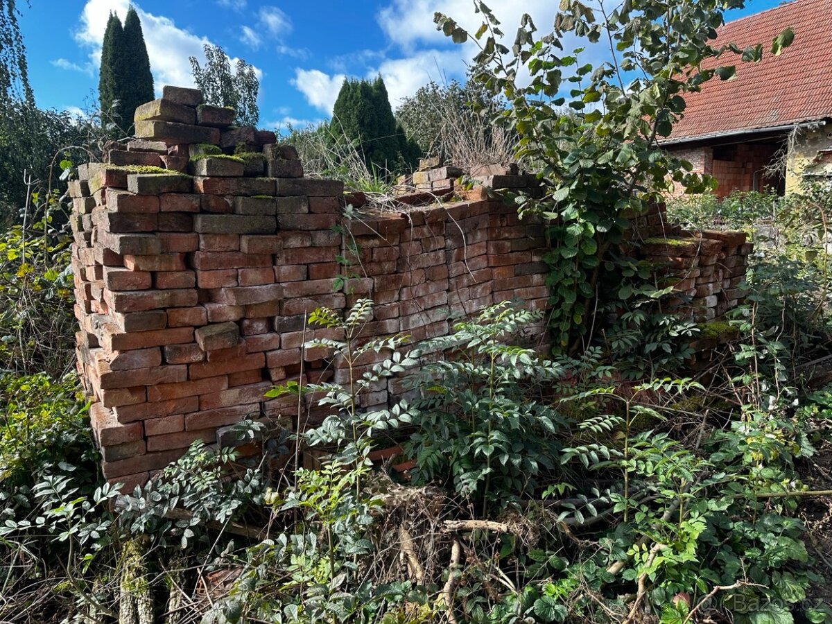 Stavební pozemek se stodolou a základovou deskou Džbánov - 4