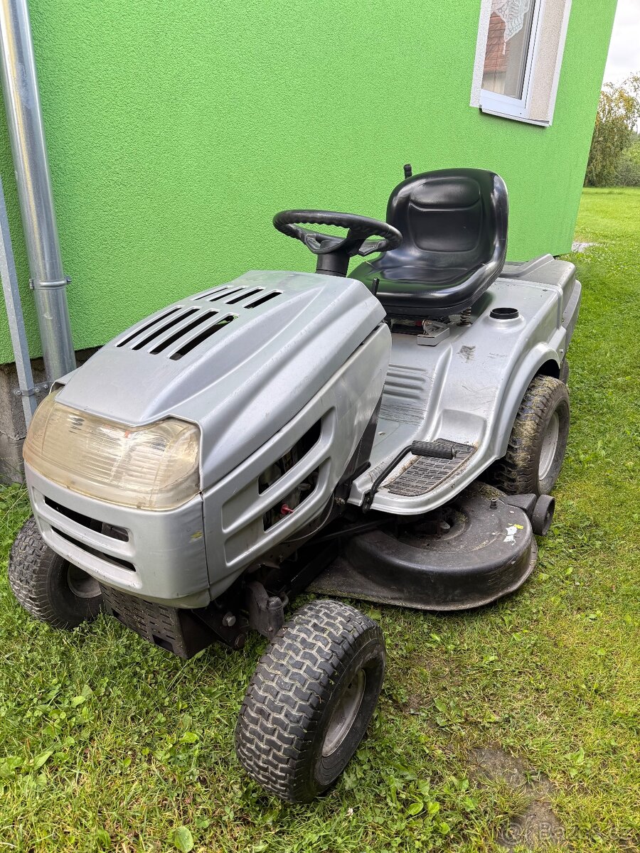 Zahradní traktor MTD dvouválec 22 HP - 4