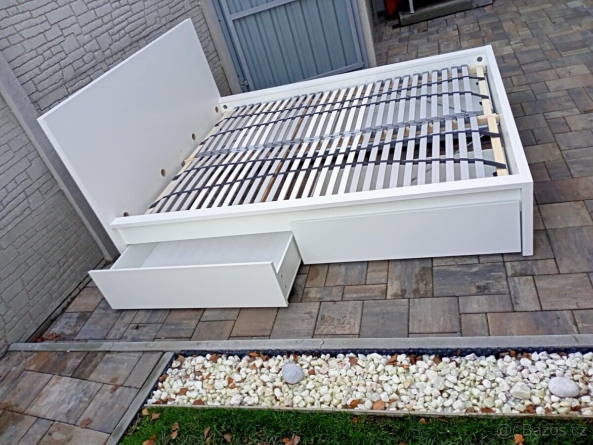 Prodám manželskou postel IKEA 180cm x 200cm - 4