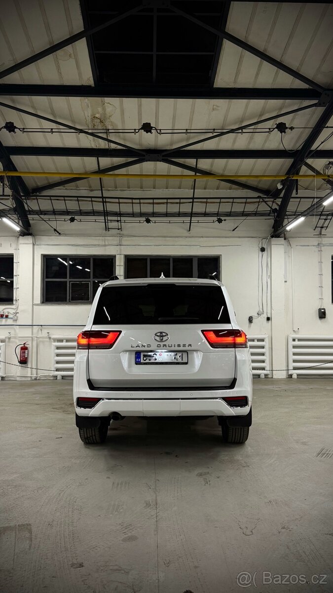 Toyota Land Cruiser 300 3.3D ZX 2022