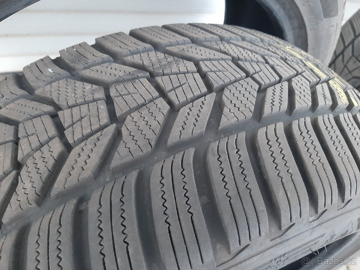 Zimní pneu 235/45r19 - 4