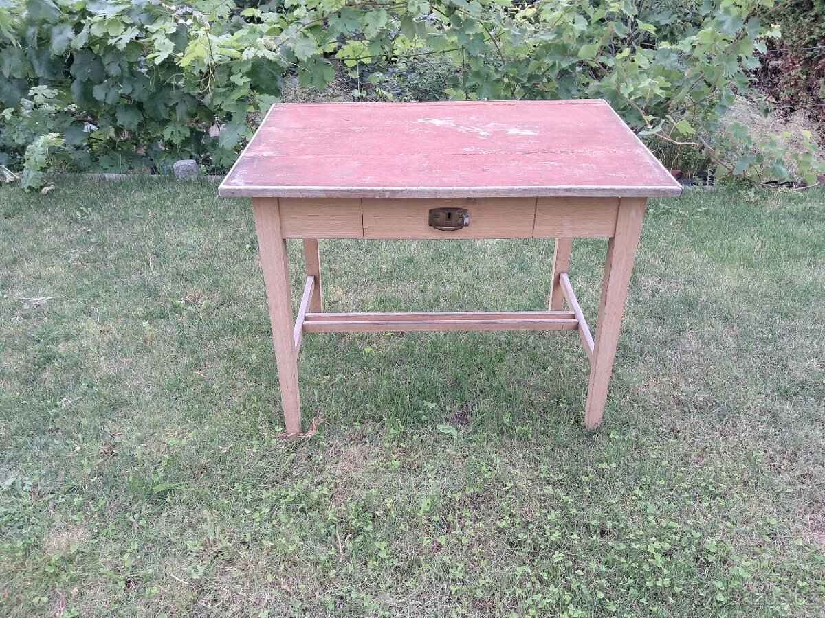 Staré židle a stoly - 4