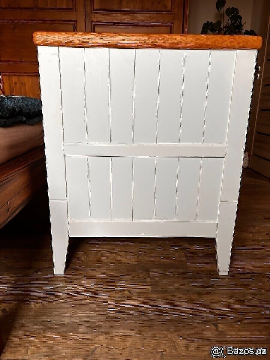 Masivní postýlka - 4