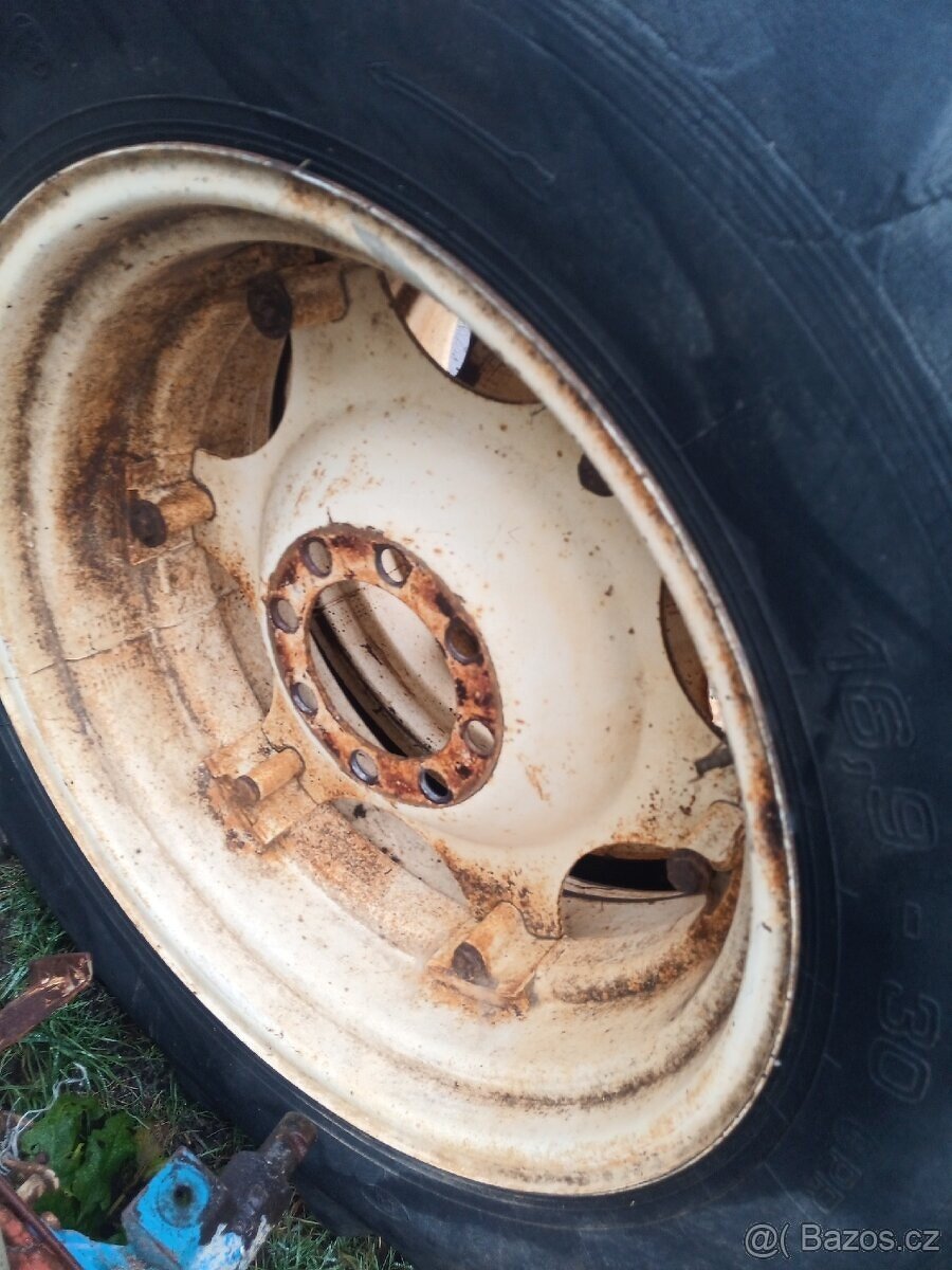Zetor zadní kola 16,9-30 - 4