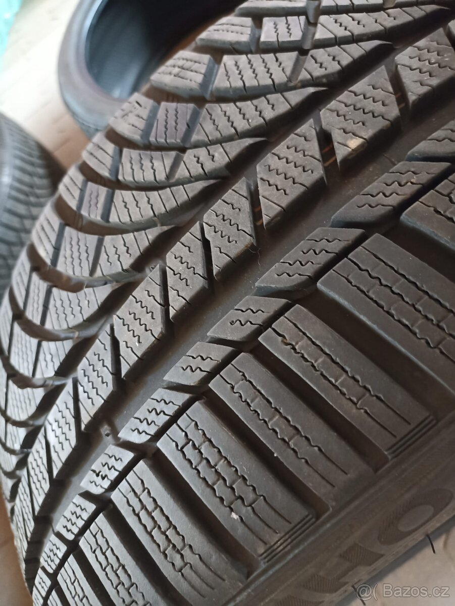 zimní 235/40 R19 - 4