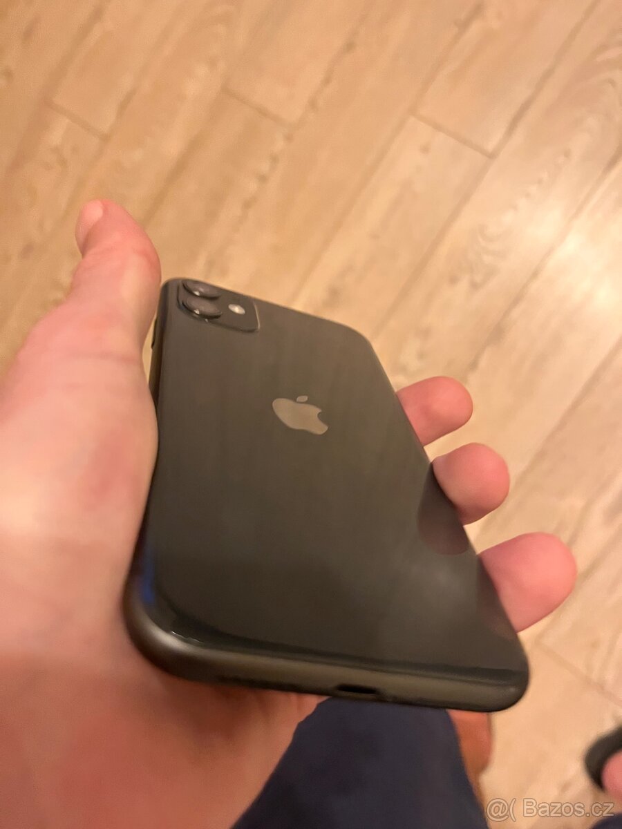 Apple iPhone 11 64GB Černý - 4