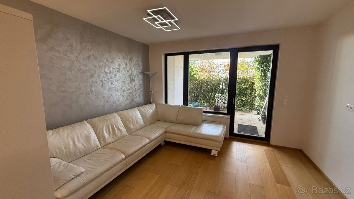 Bily rohovy gauc z kuze - 4