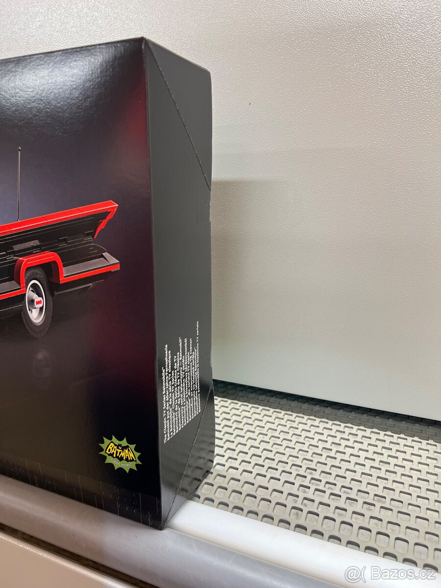 LEGO 76328 Batman™: Batmobil z klasického TV seriálu - 4