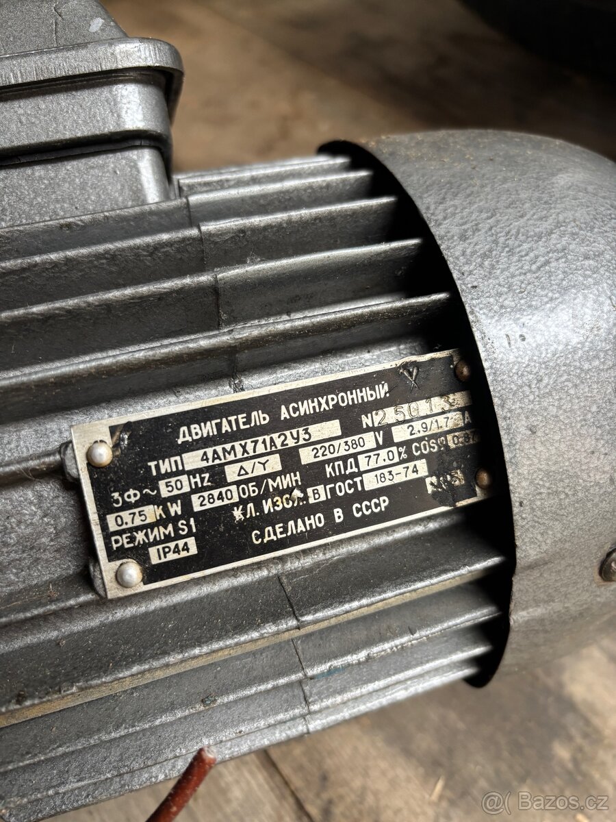prirubovy asynchronní motor - 4