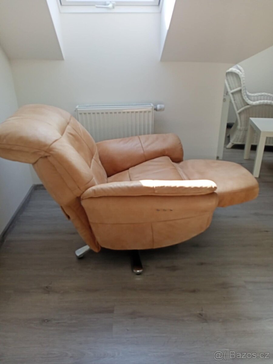 Prodám kožené elektrické polohovací křeslo - 4