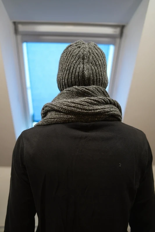 Čepice a šál – šedé, unisex - 4