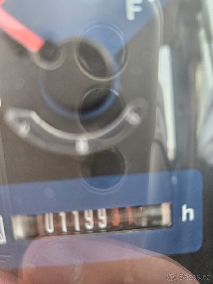 Bagr Volvo EC35C - 4