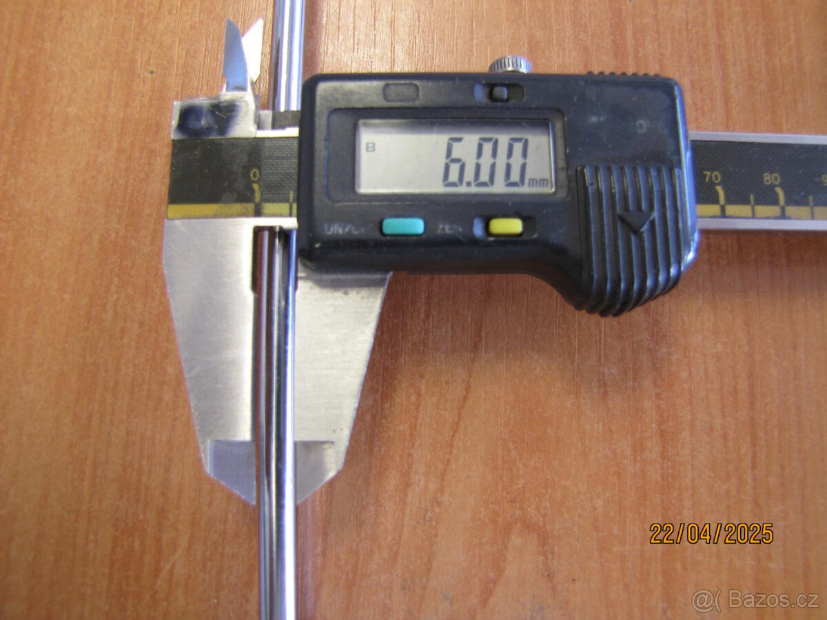písty kapota - 4