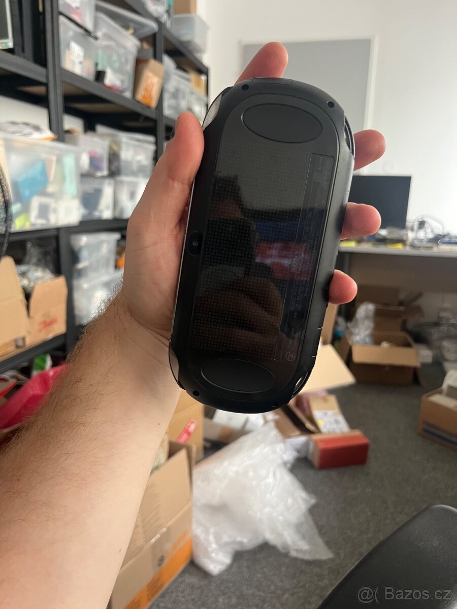 Sony PlayStation Vita 1100 OLED 3G - 4