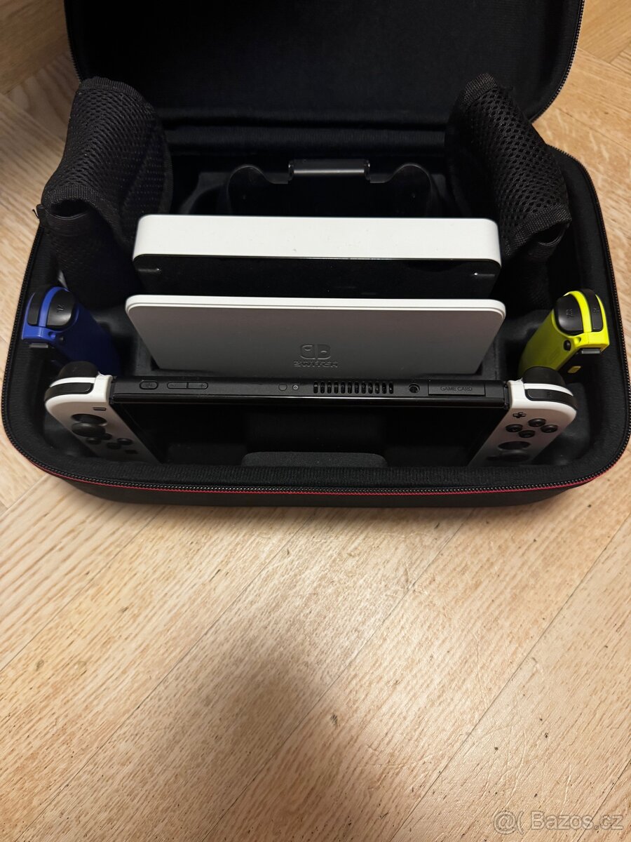 Nintendo switch oled + 3 hry - 4