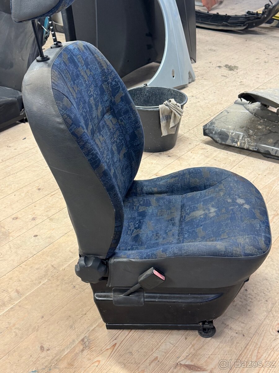 Citroen Berlingo, řidičova sedačka - 4