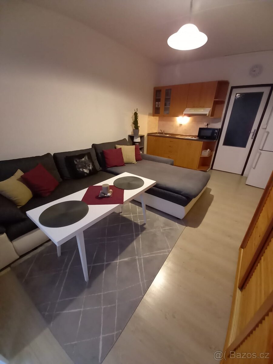 1KK 29 m2 Úsvit : Maxima Gorkeho 420 PSČ: 54101 - 4