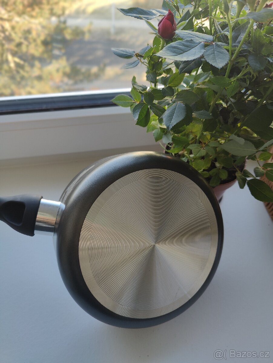 Hrnec s rukojetí - 4