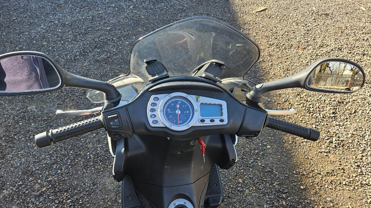 Prodám skútr Gilera Runner ST 125 - 4