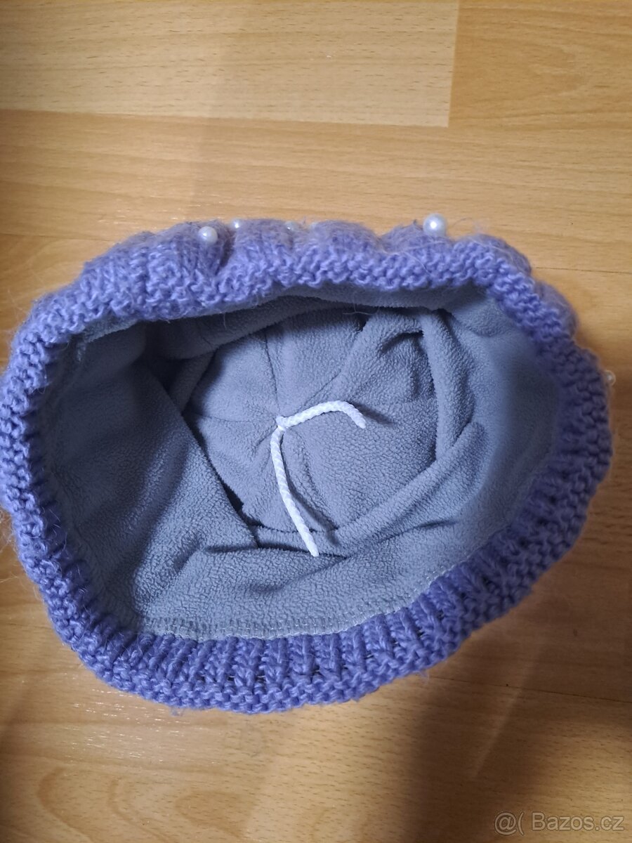 Dámská čepice s ozdobnými perličkami - 4