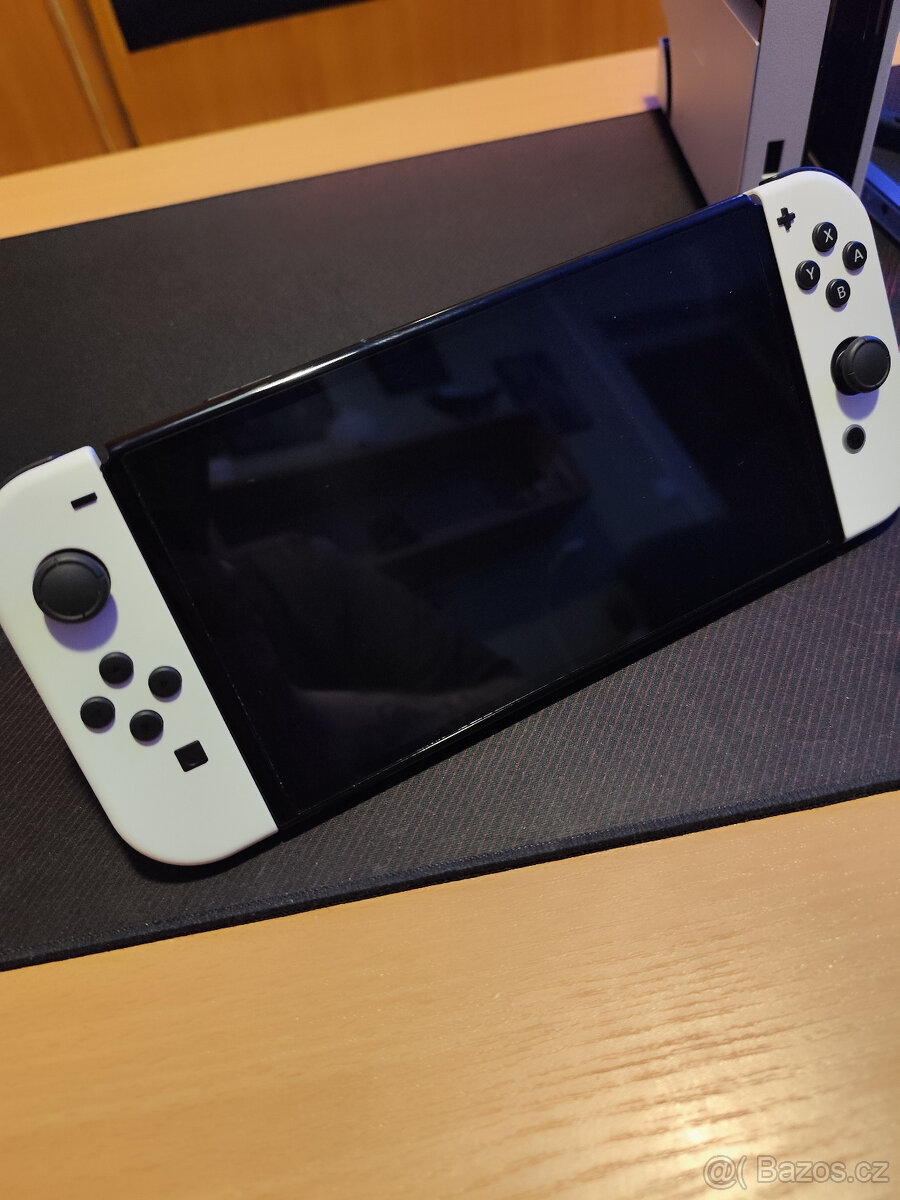 Nintendo Switch OLED White - 4