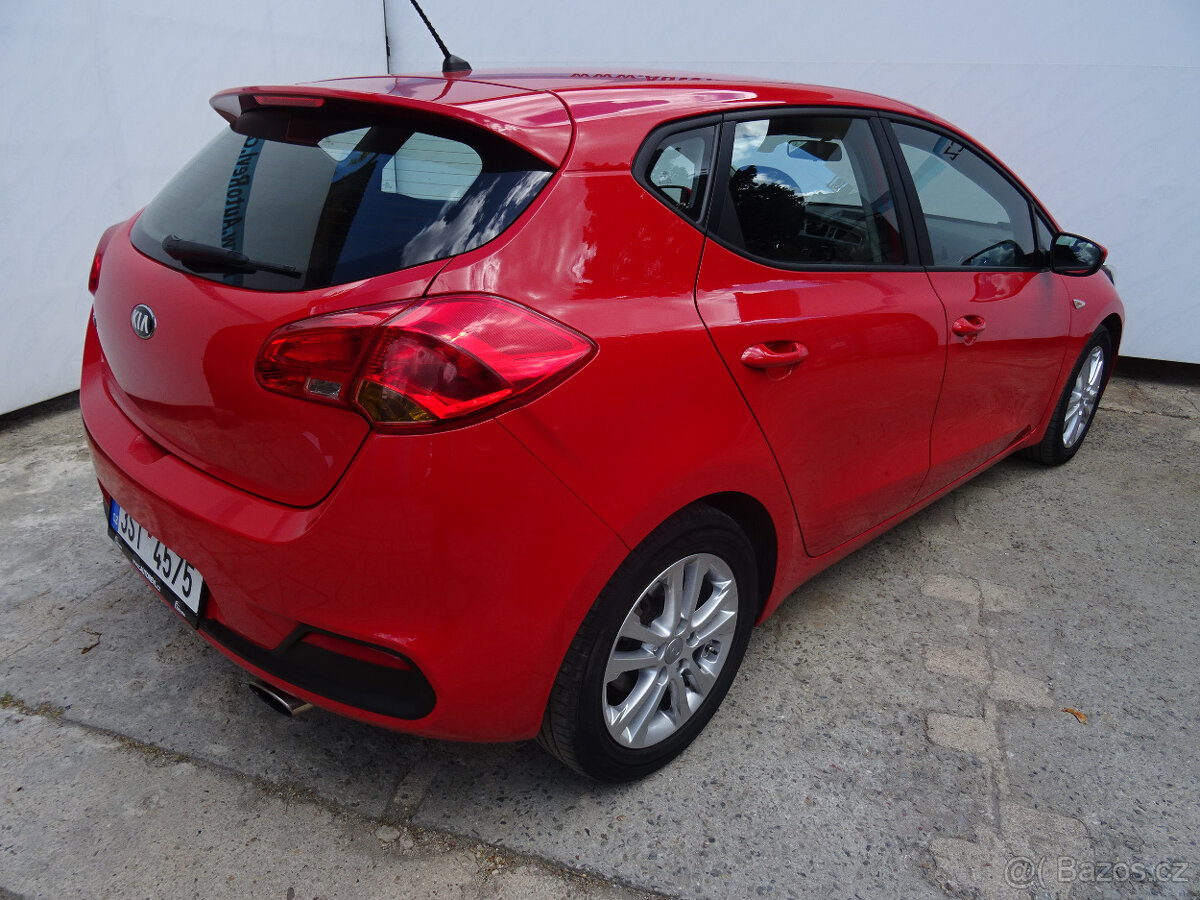 Kia Ceed 1.6GDi,99kW,1majČR,S.kniha,64tkm,ESP,klima - 4