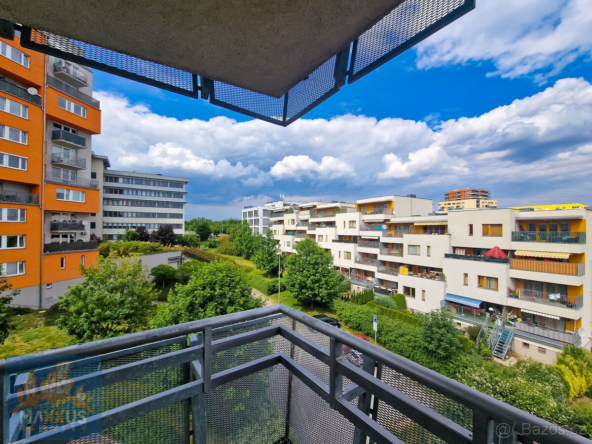 Pronájem světlého bytu 2+kk (52 m2) s balkonem, sklepem a GS - 4