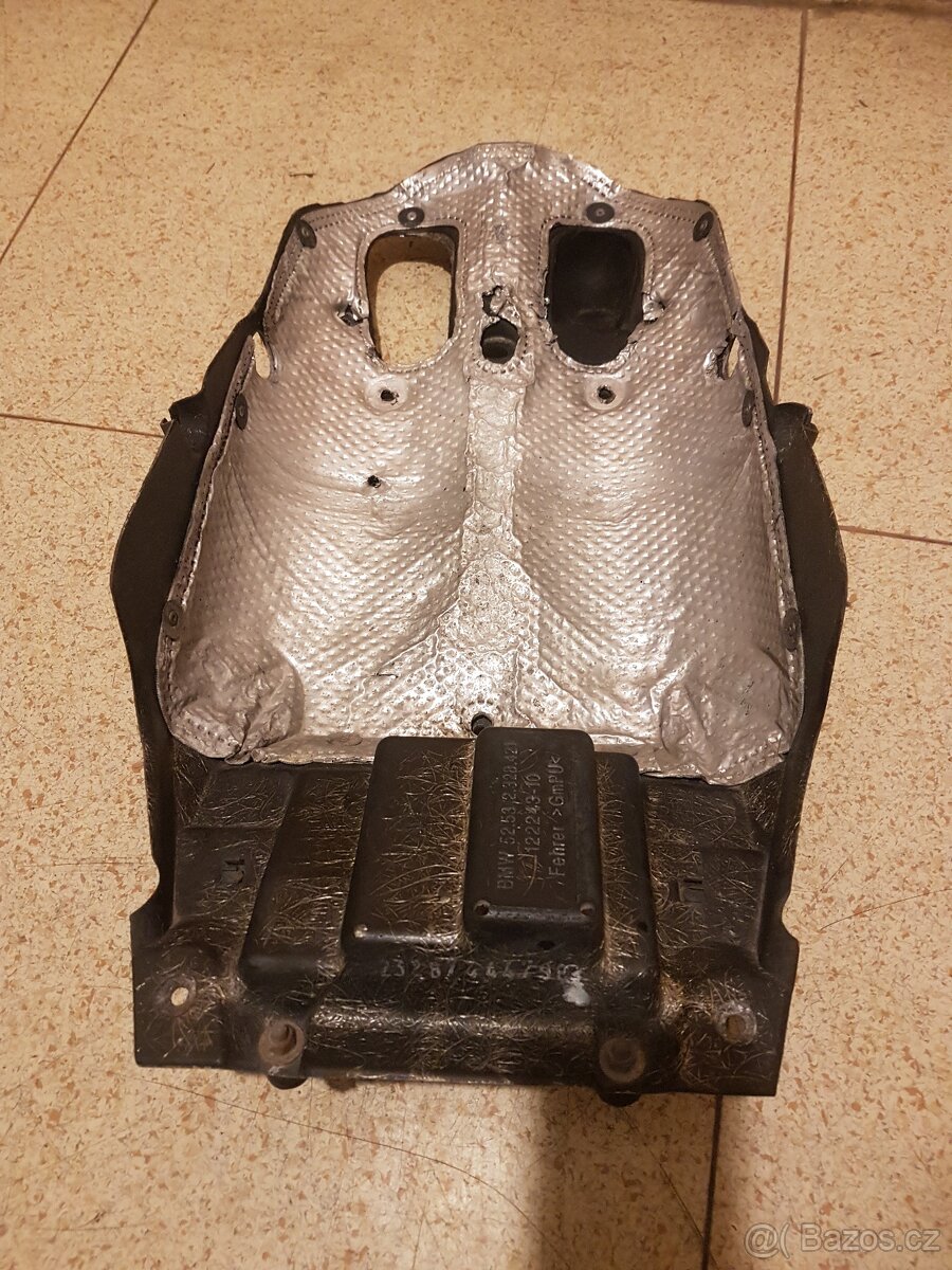 BMW R1100S kryt zadniho kola a vyfuku - 4