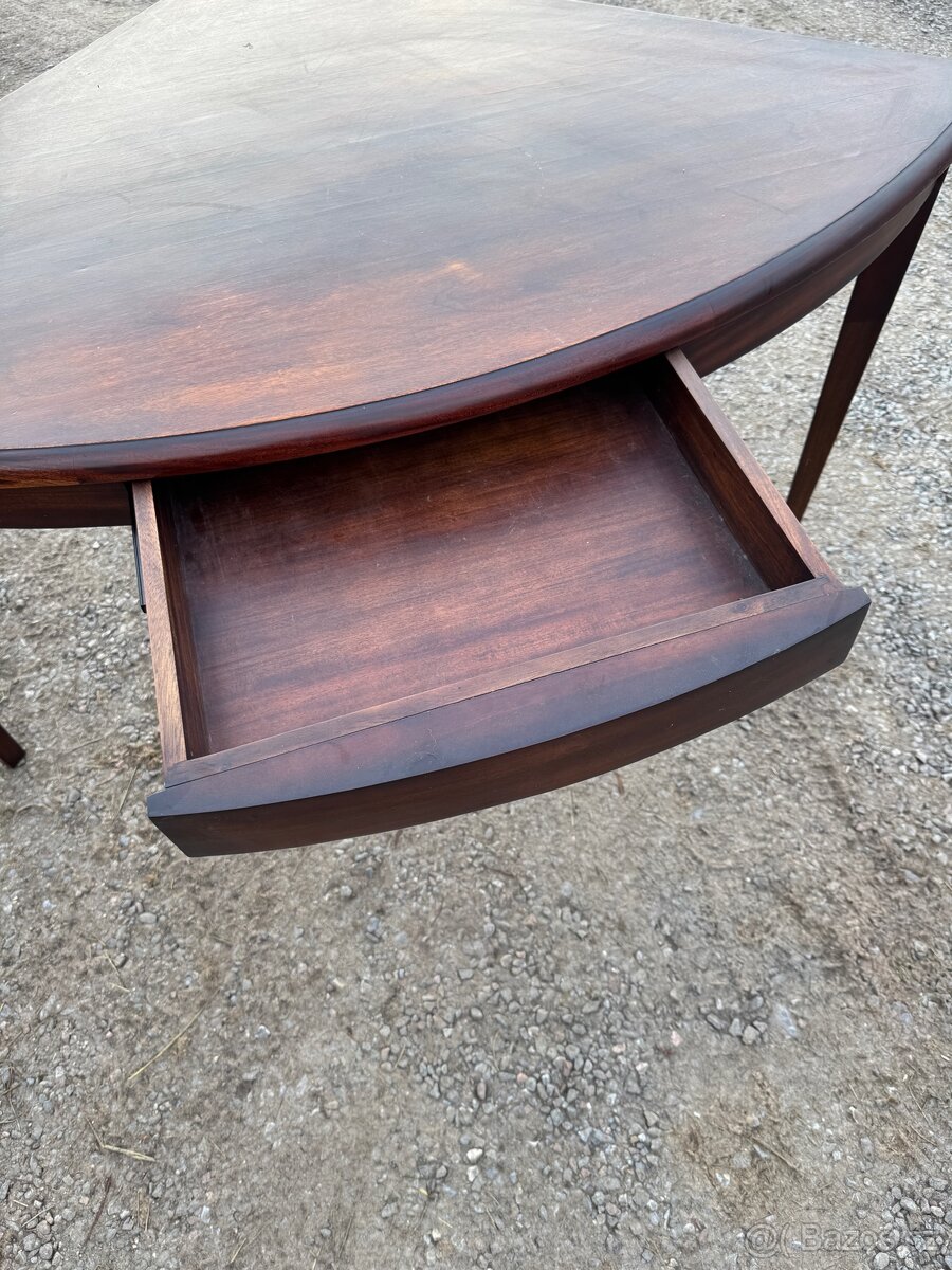 Konferencni a rohovy stul - 4