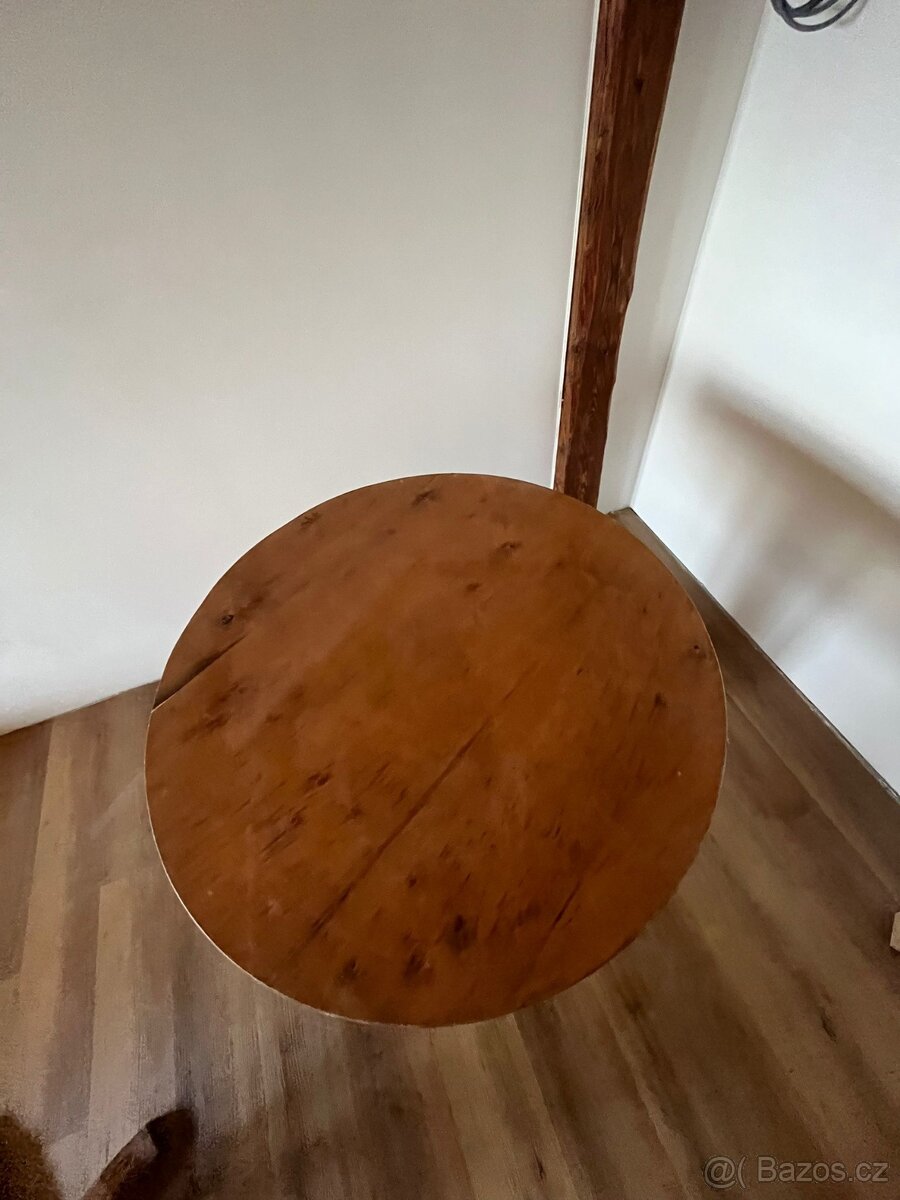 Dřevěný stůl a židle - 4