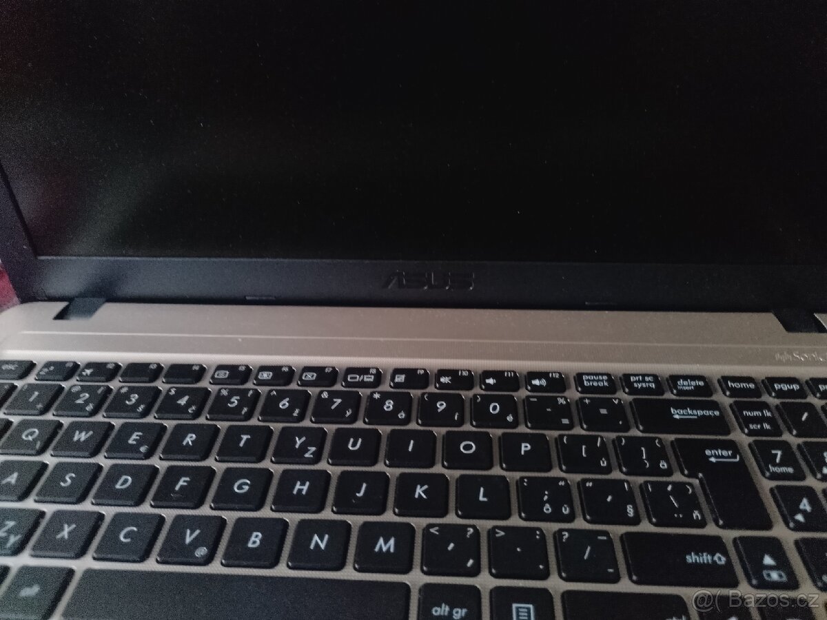 Prodám notebook Asus - 4