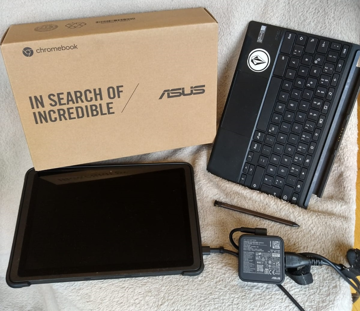 ASUS Chromebook Detachable CZ1000 - 4