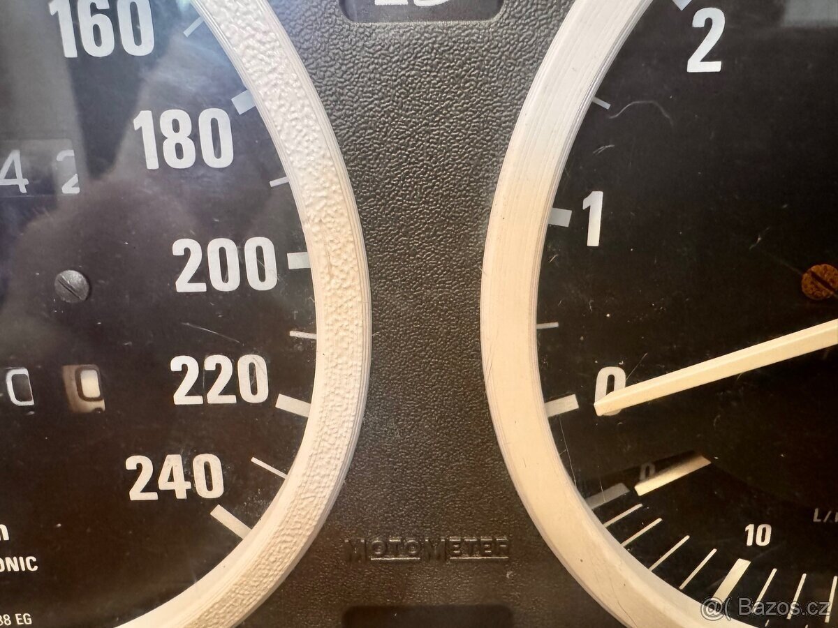 BMW e30 kroužky do budíku - 4