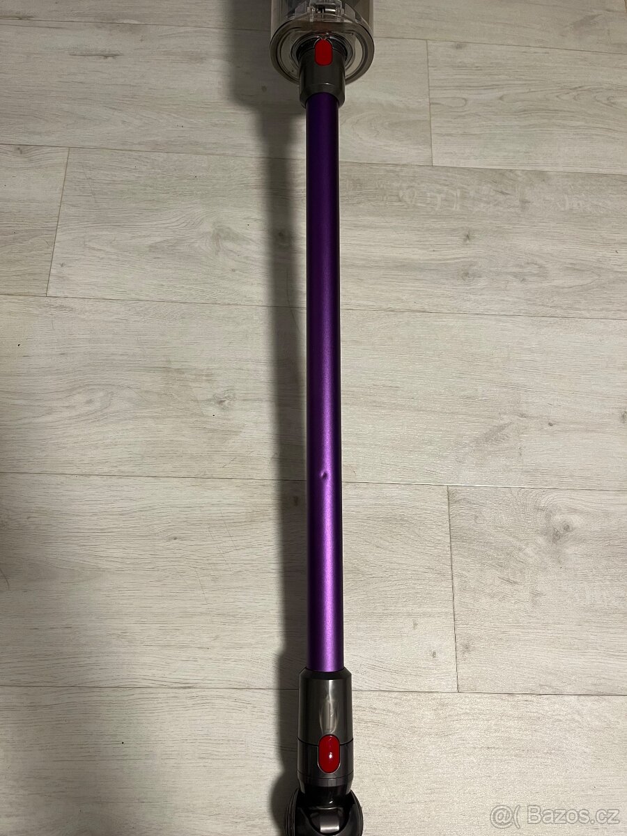 Tyčový a ruční vysavač Dyson V10 - 4