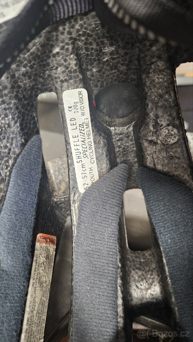 Dětská cyklistická helma Specialized SHUFFLE CHILD LED
- 4