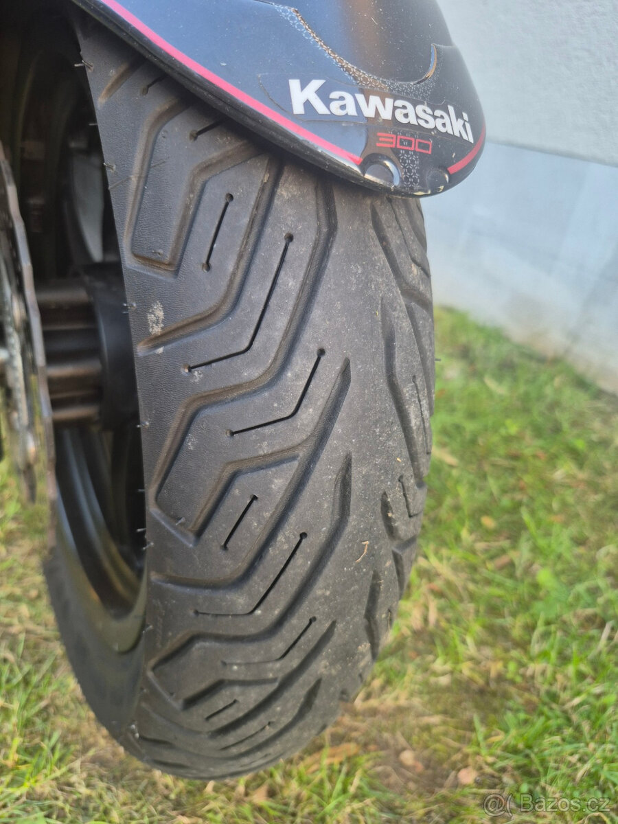 Kawasaki J300 (ABS) - 4