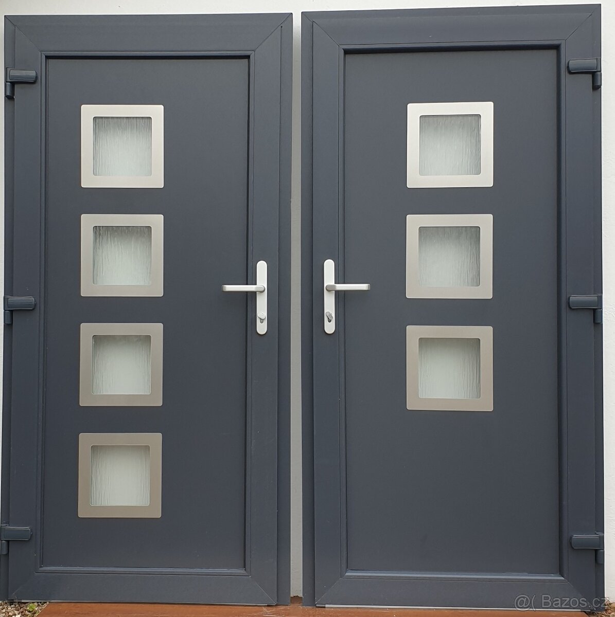 Dveře vchodové ořech. zlatý dub, antracit, mahagon, bílé . - 4